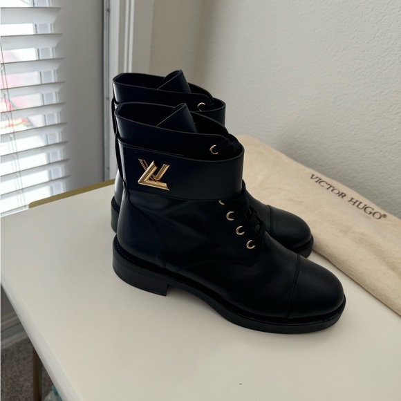 Louis Vuitton Wonderland Lace up Ankle Boots in Black Leather - Picture 2 of 5